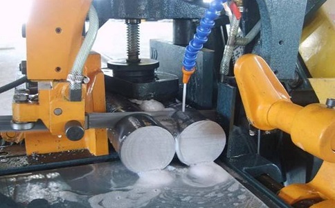 新晃卧式带锯床的送料方式有哪几种？